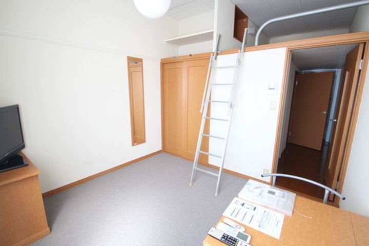 レオパレスセレステの居間
