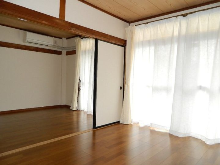 フラワーマンションの居間