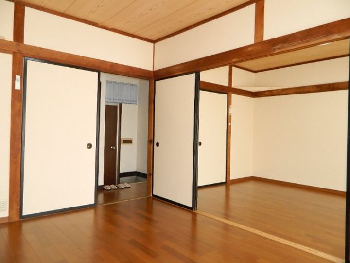 フラワーマンションの居間