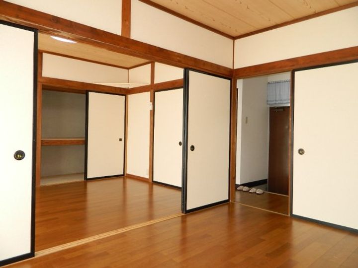 フラワーマンションの居間