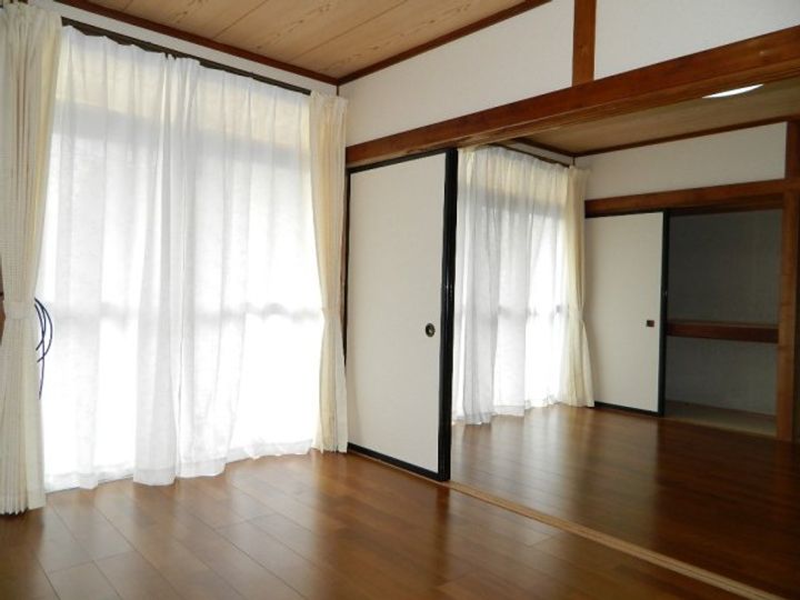 フラワーマンションの居間