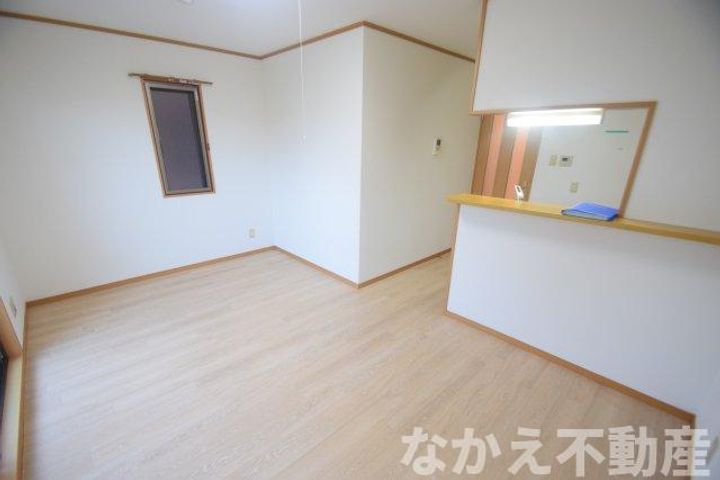 徳島県小松島市中田町字内開(マンション)の賃貸物件の居間