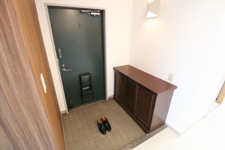 エミナンス ドゥ ファミーユ A棟の玄関