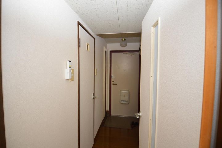 ハイツプランタンの玄関