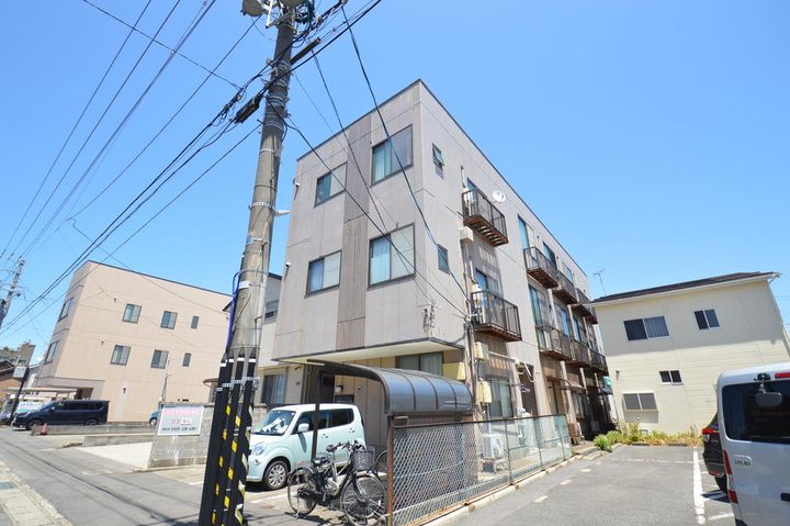 ハイツプランタンの外観