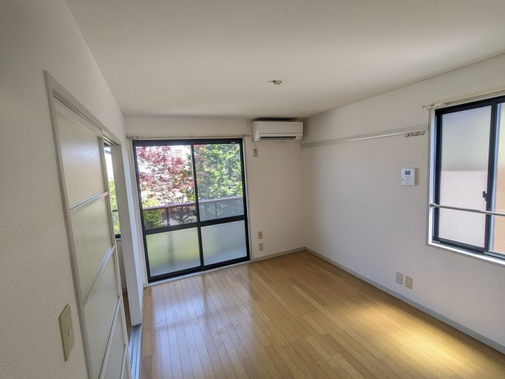 ジョイファムKの居間