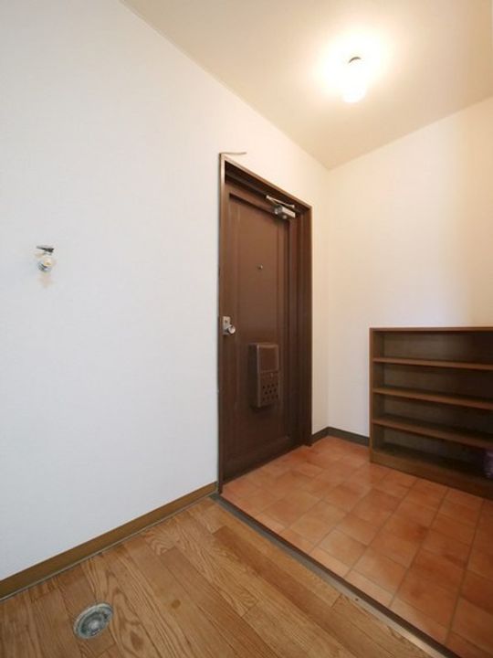 サンロイヤル豊成の玄関