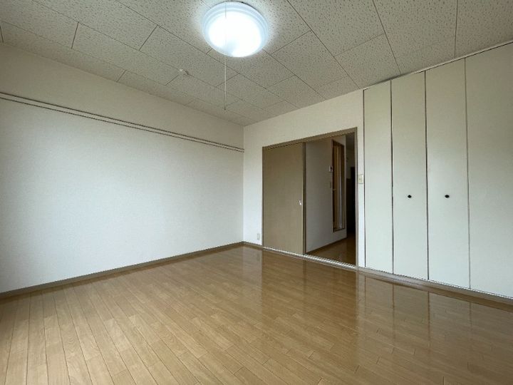 パルティール Cの居間