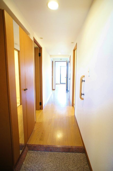 メゾンドール荒木の玄関