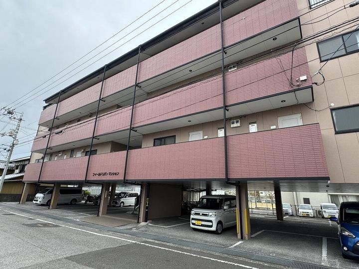 フィールドリバーマンションの外観