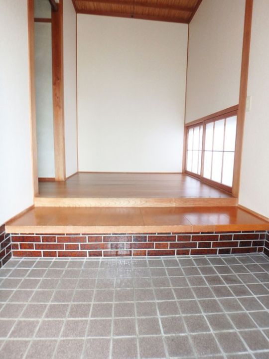 三重県松阪市五反田町5(一戸建)の賃貸物件の玄関