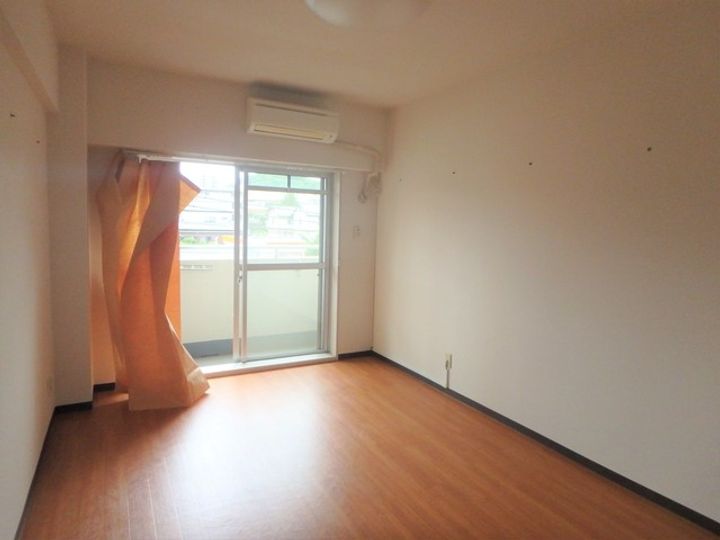 マルベリーコートの居間