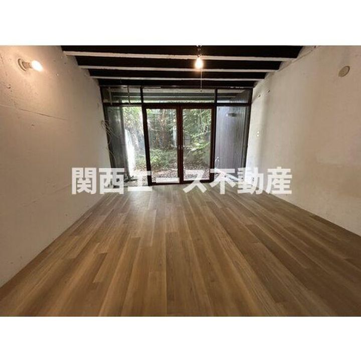 大阪府寝屋川市成田南町(一戸建)の賃貸物件の居間
