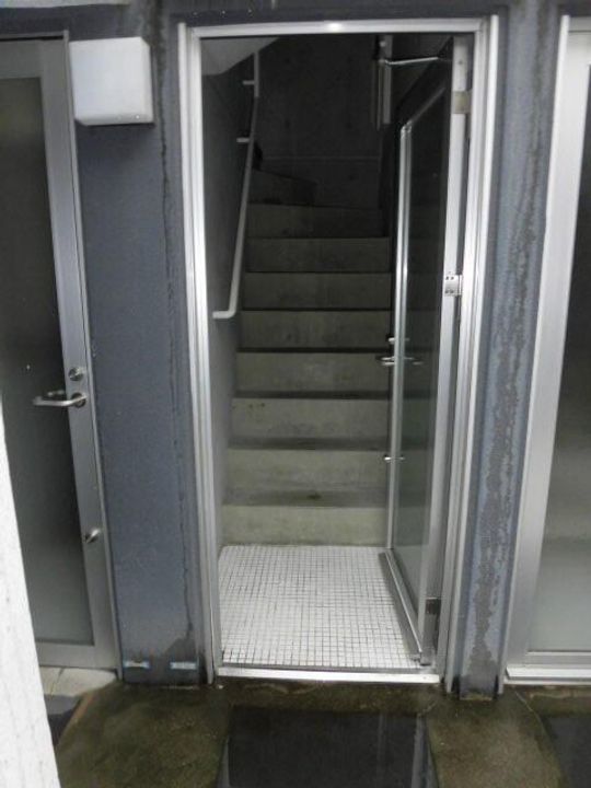 ニューディレクトレジデンス学芸大学の玄関