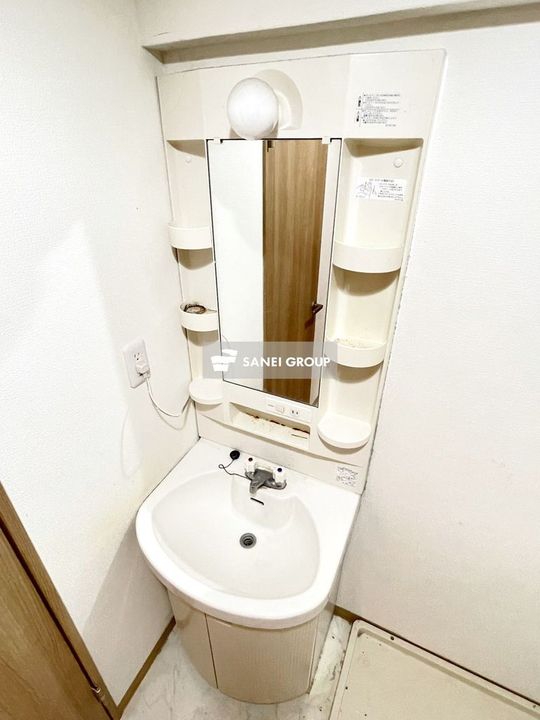 入間市駅前ビルの内装