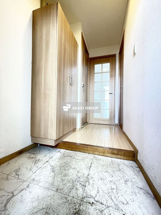 入間市駅前ビルの玄関