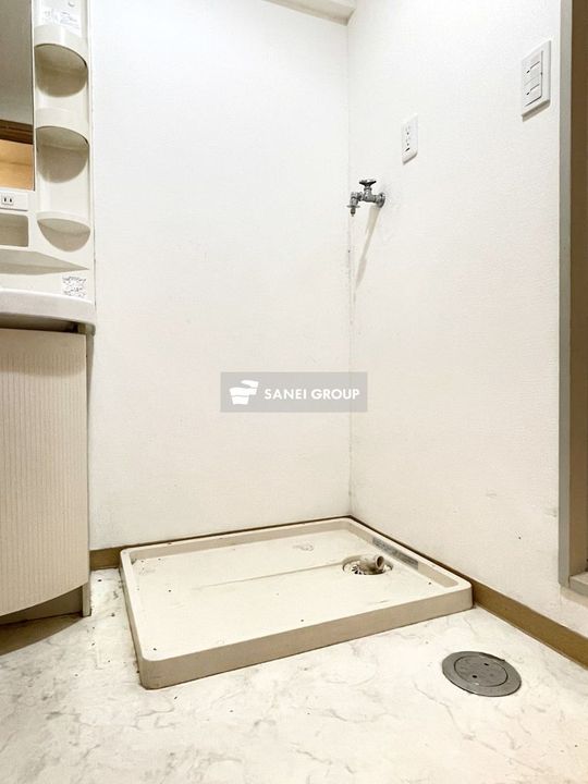 入間市駅前ビルの内装