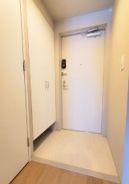 WORVE大阪本町の玄関