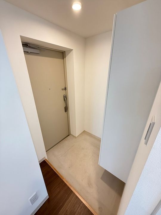 ハイツ自然園の玄関