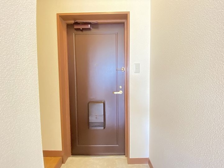 遠山ビルの玄関