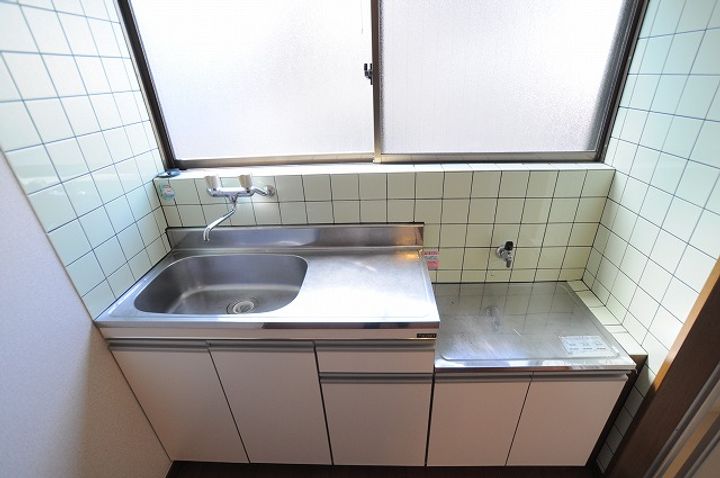 東京都世田谷区弦巻1(アパート)の賃貸物件のキッチン