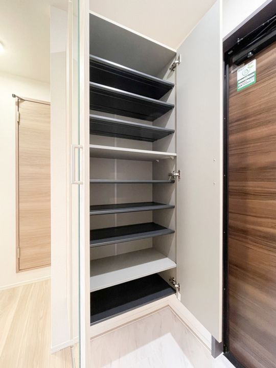 セレスティア荻窪の玄関