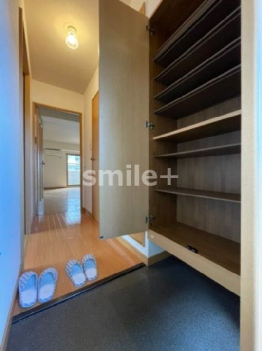 岡山県岡山市北区新屋敷町3(マンション)の賃貸物件の玄関