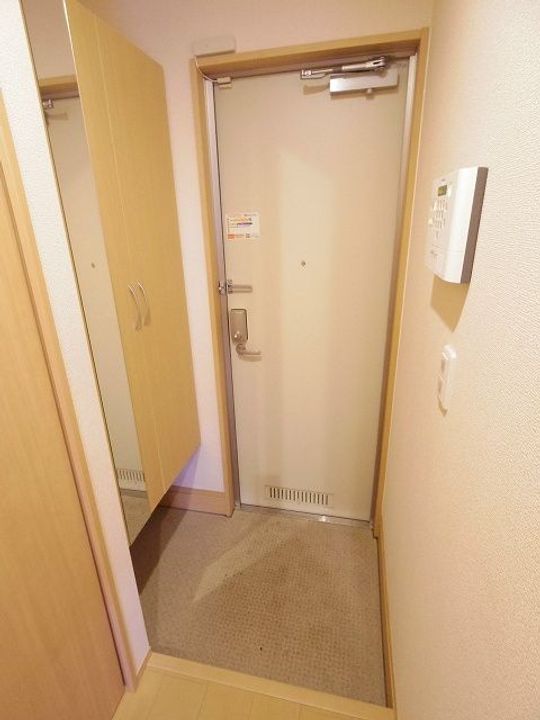 埼玉県入間郡三芳町大字藤久保(アパート)の賃貸物件の玄関