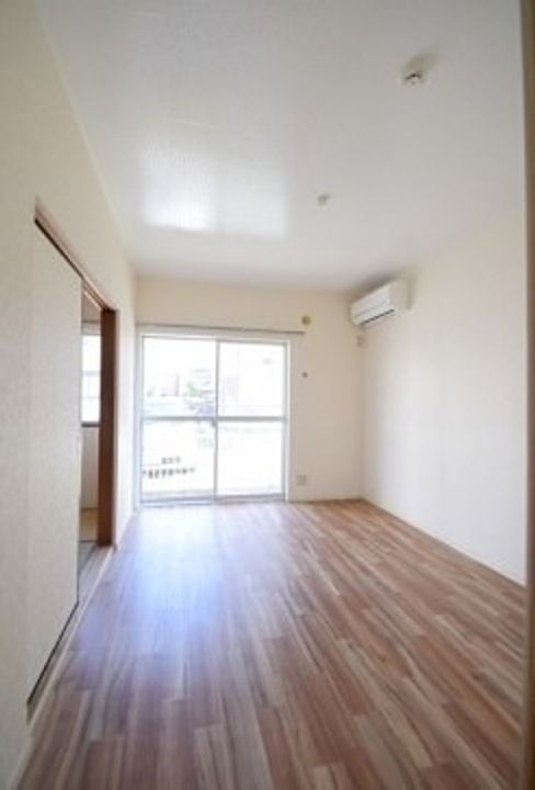 クリドタマナワの居間