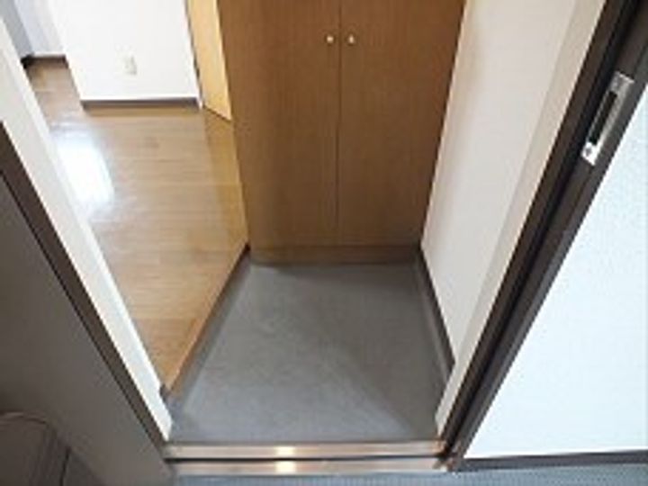 東京都調布市深大寺東町6(マンション)の賃貸物件の玄関