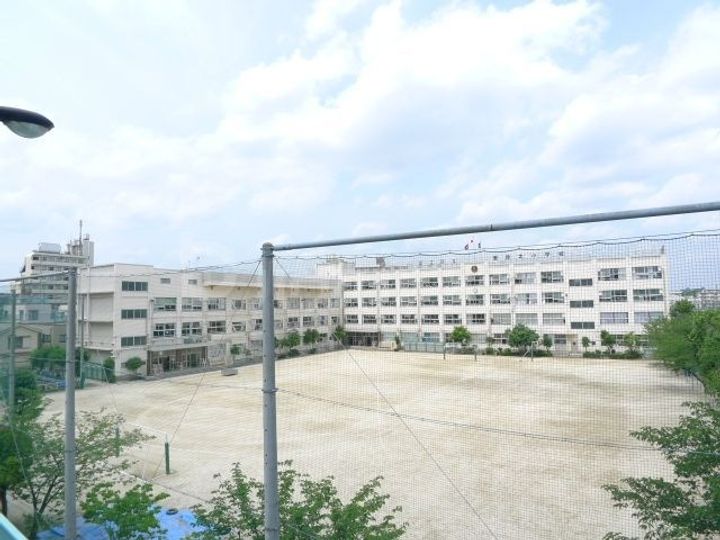 セレスティア栗原の周辺