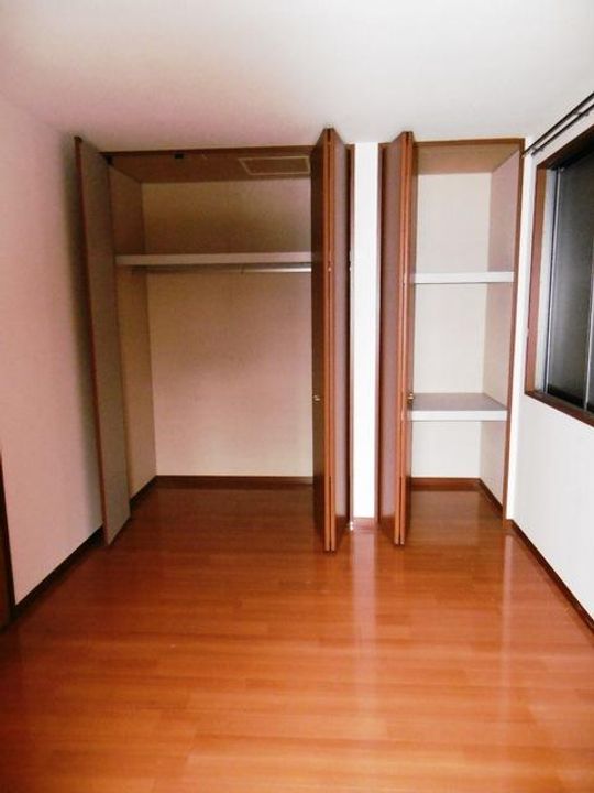 リファインド二ツ屋A 角の内装