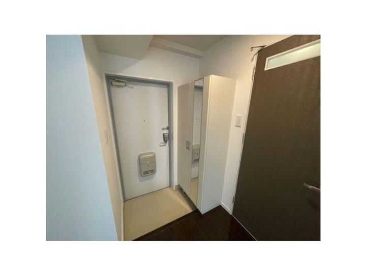 コートアクシス新栄の玄関