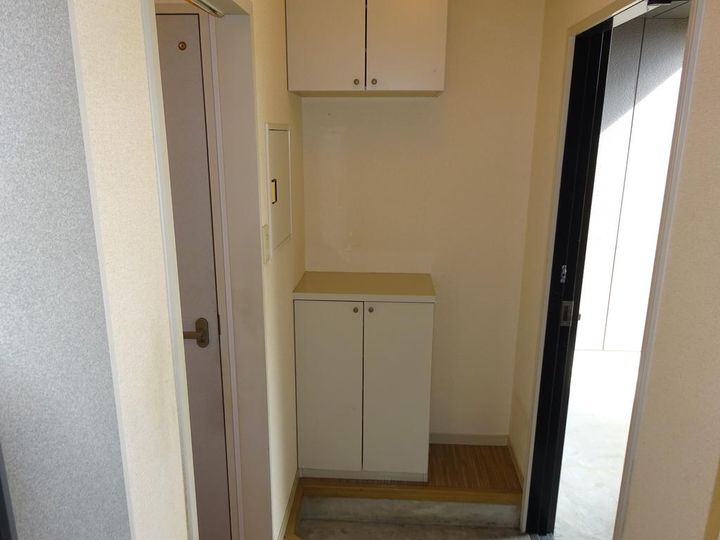 フォーレスタウン Aの玄関