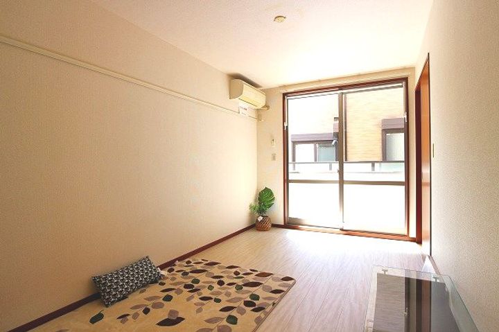 メゾンクローバーAの居間