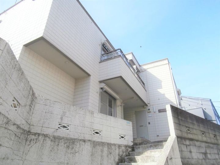 コープ・プラシドの外観