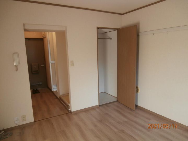 コープ・プラシドの居間