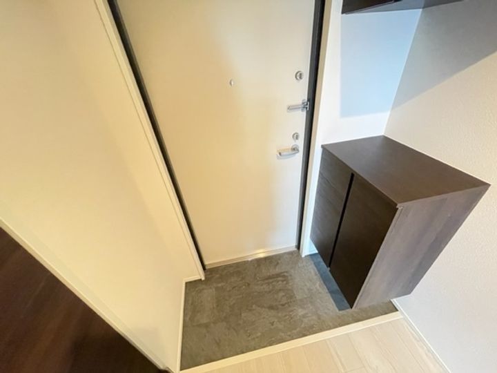 セブンプロート三滝本町の玄関