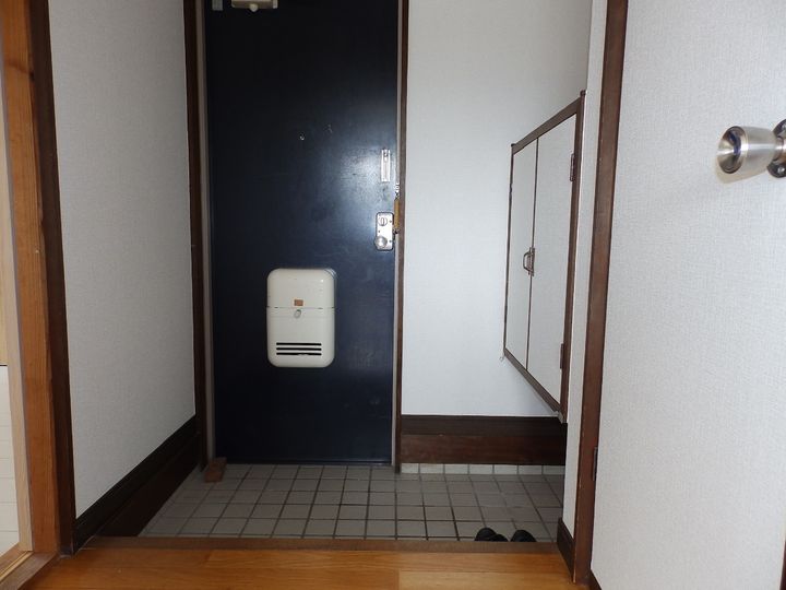 福田アパートの玄関