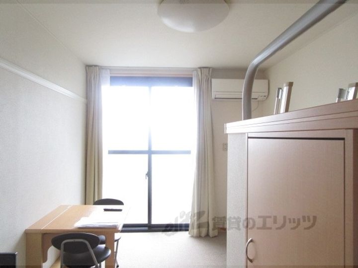 レオパレス西ノ京円町の居間