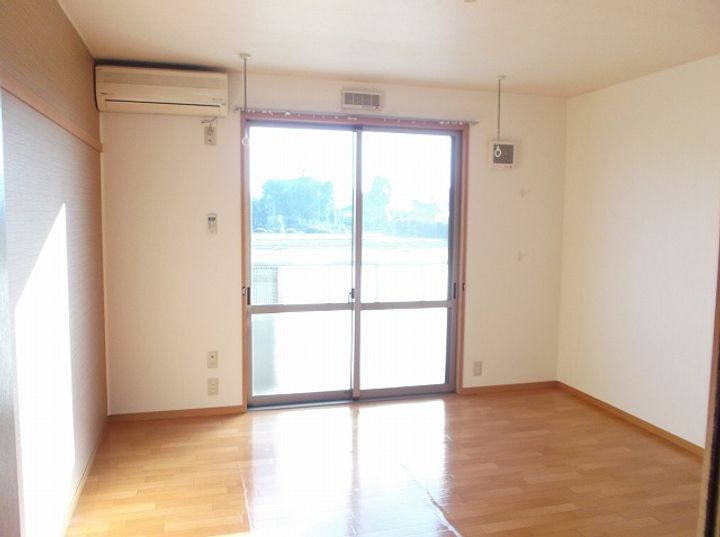 茨城県結城市下り松6(アパート)の賃貸物件の居間