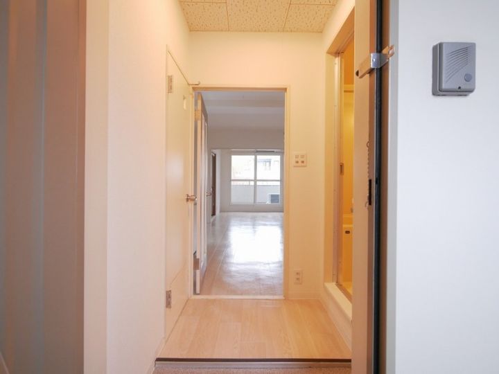 北海道札幌市中央区南十三条西6(マンション)の賃貸物件の玄関