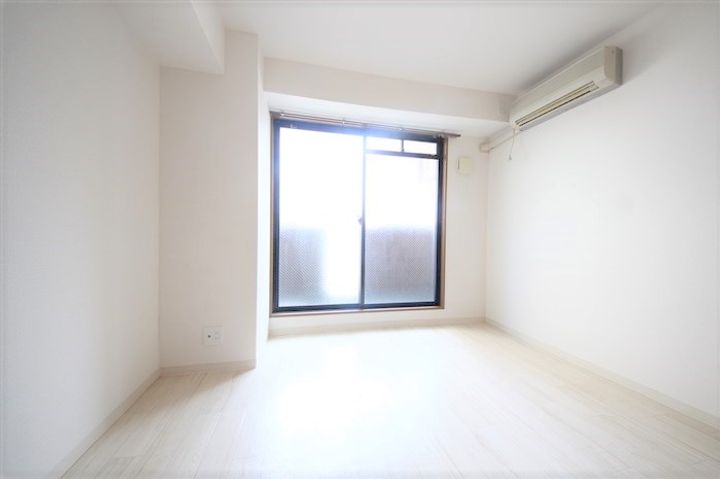 プレジール福島の居間