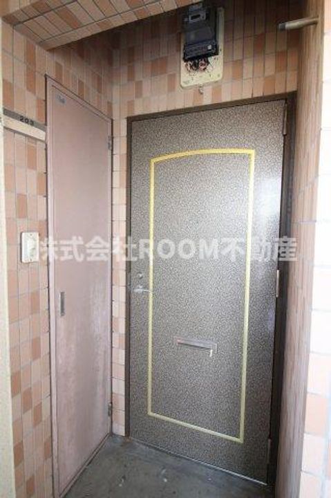 ガーデンR1の玄関