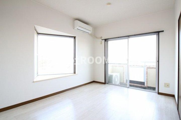 ガーデンR1の居間