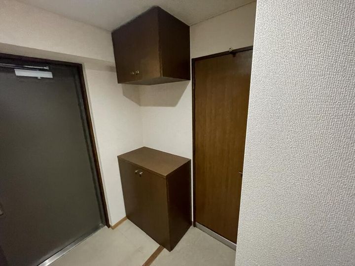 ヴェルビュ上杉の玄関