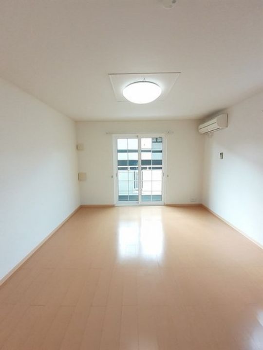 セレーノふくい 弐番館の居間