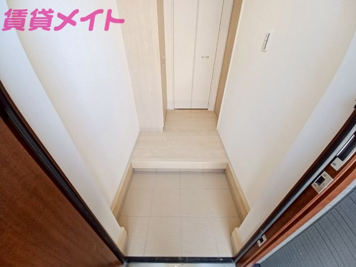 三重県鈴鹿市東磯山1(一戸建)の賃貸物件の玄関