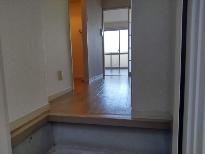 広島県呉市海岸1(アパート)の賃貸物件の玄関