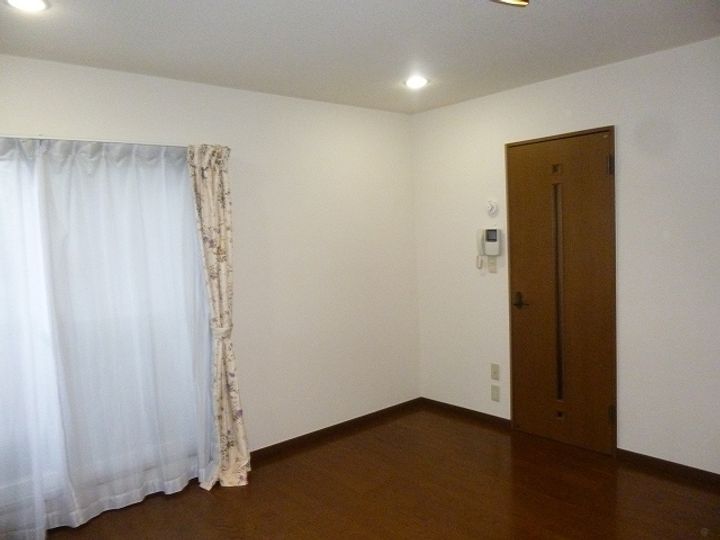 ネオパレス山王A棟の居間